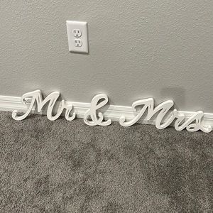 Mr and Mrs sign